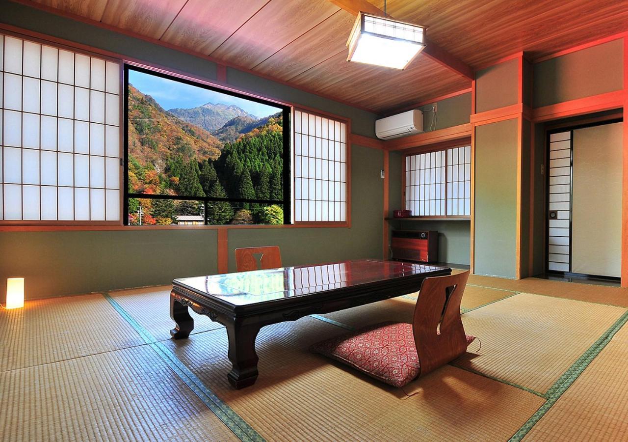 筋肉と自然と遊ぶ宿 田島館 Takayama  Esterno foto