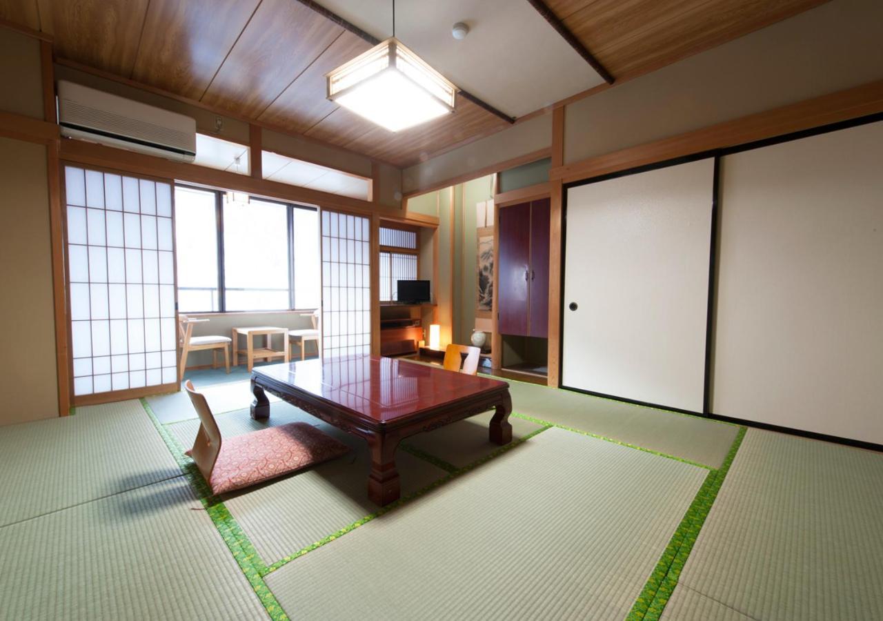筋肉と自然と遊ぶ宿 田島館 Takayama  Esterno foto
